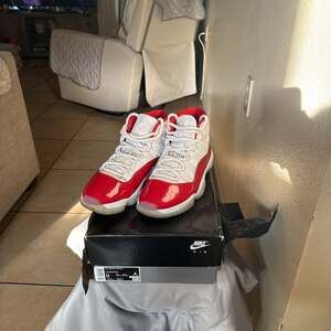 Nike Air Jordan 11 Retro Cherry